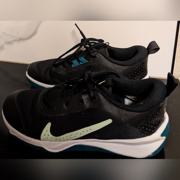 Nike Omni Multi Court Black Hardly Volt Sneakers Size 6Y MSRP $90 - Picture 5 of 11